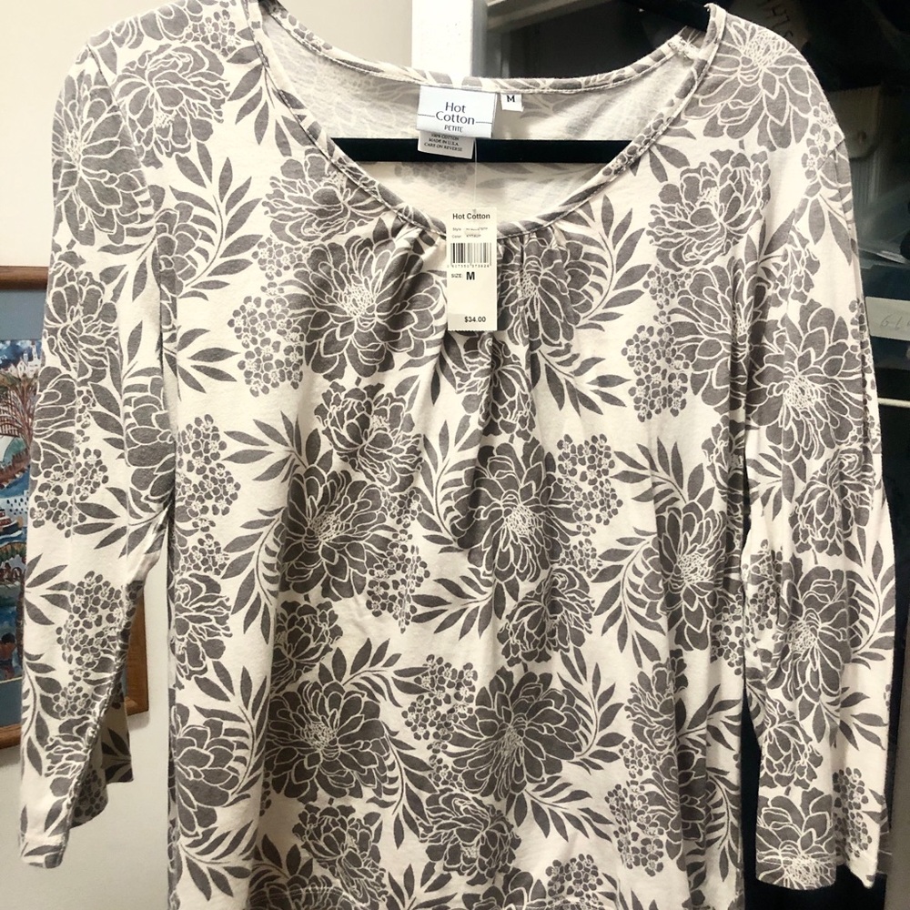 Hot Cotton Petite Medium 100% Cotton Woman’s Top